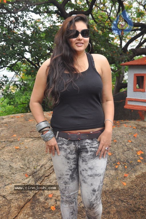 Namitha Hot Stills - 43 / 68 photos