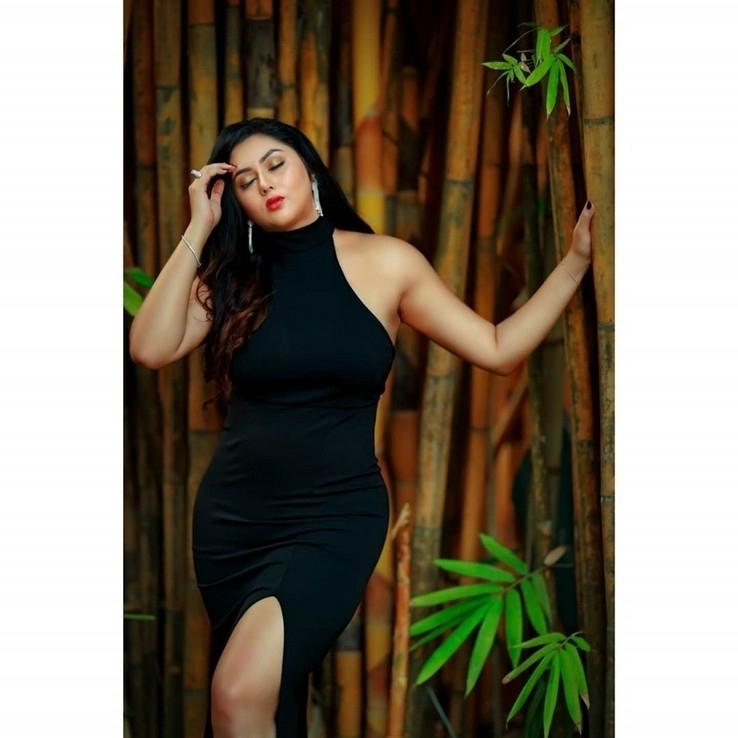 Namitha Stills - 137 / 239 photos