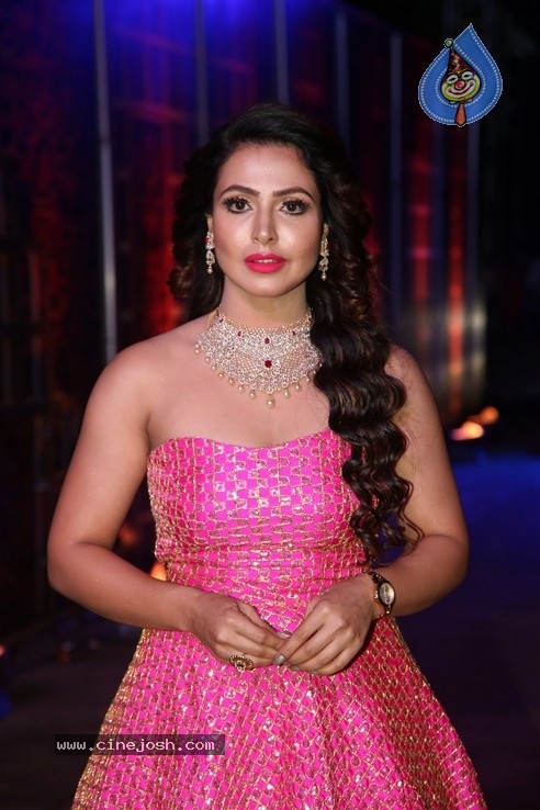 Nandini Rai Photos - 2 / 17 photos