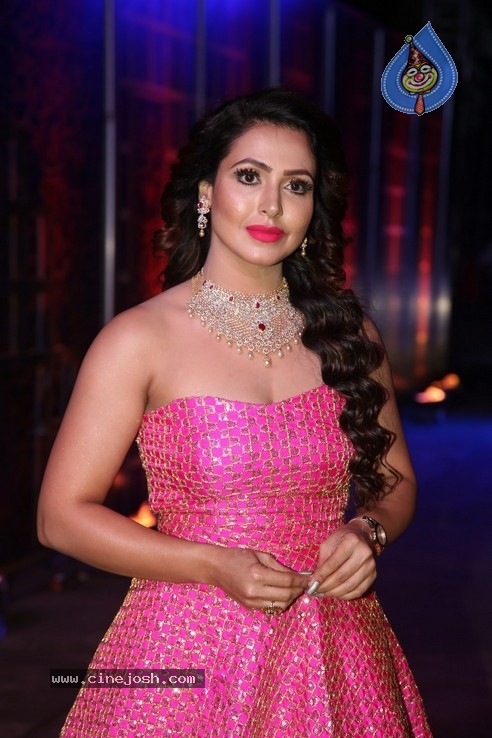 Nandini Rai Photos - 10 / 17 photos