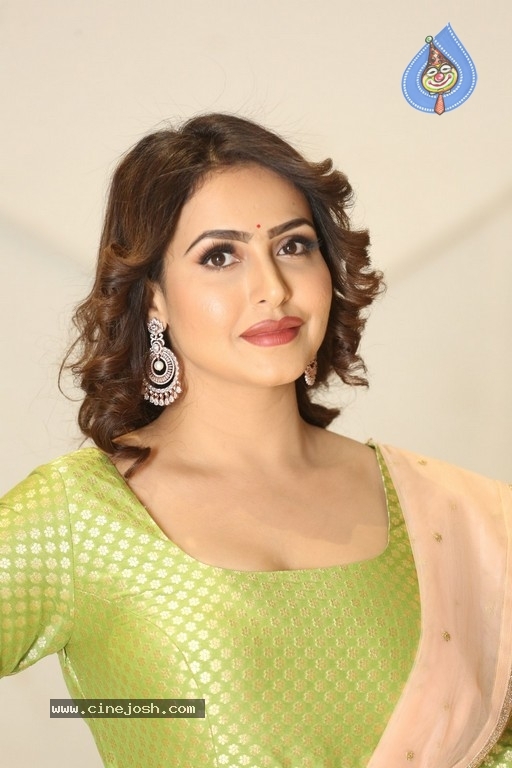 Nandini Rai Photos - 10 / 39 photos