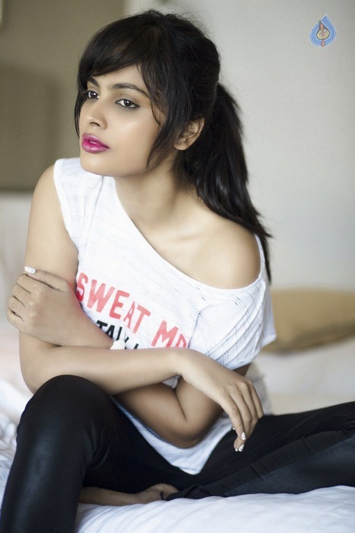 Nandita Swetha New Photos - 2 / 9 photos