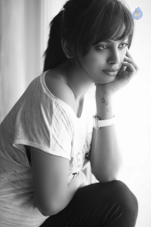 Nandita Swetha New Photos - 7 / 9 photos