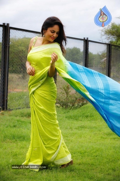 Nandita Swetha Photos - 2 / 4 photos