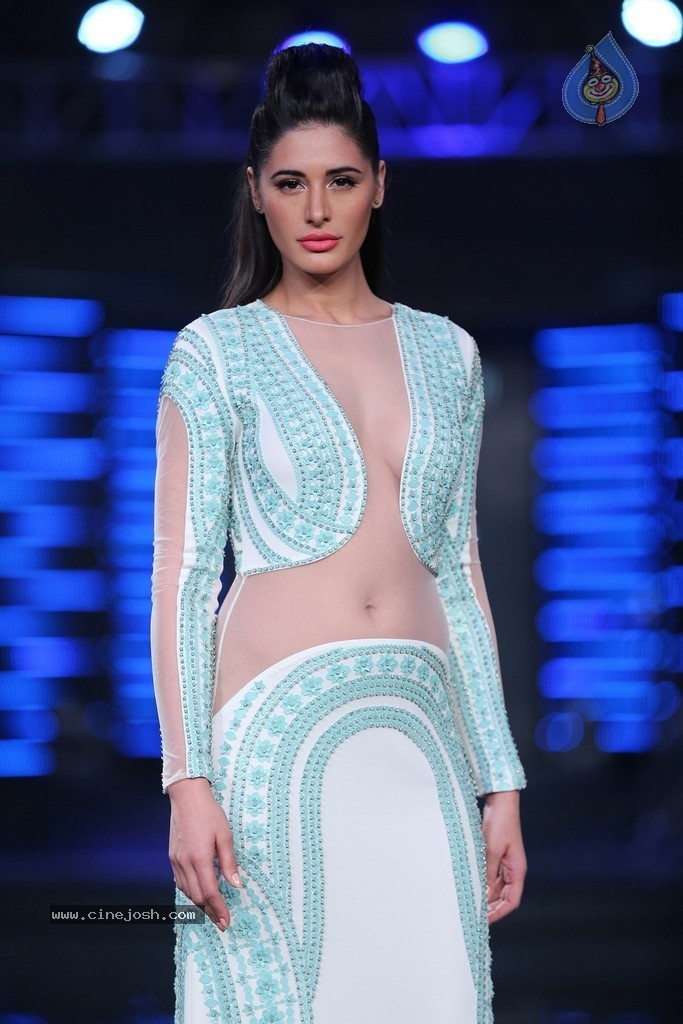 Nargis Fakhri New Photos - 27 / 47 photos
