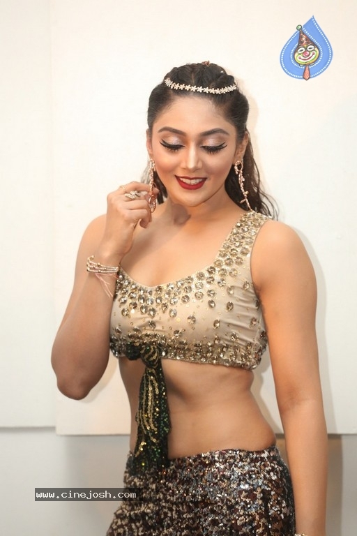 Natasha Doshi New Stills - 26 / 36 photos