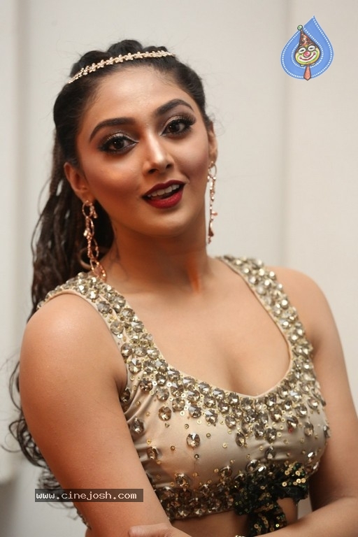 Natasha Doshi New Stills - 32 / 36 photos