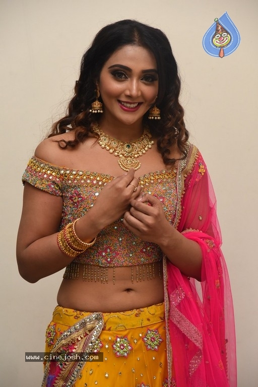 Natasha Doshi New Stills - 1 / 21 photos