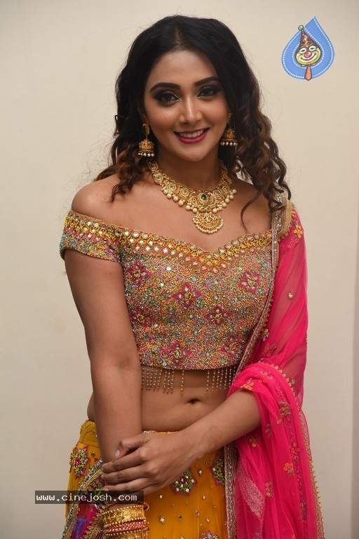Natasha Doshi New Stills - 19 / 21 photos
