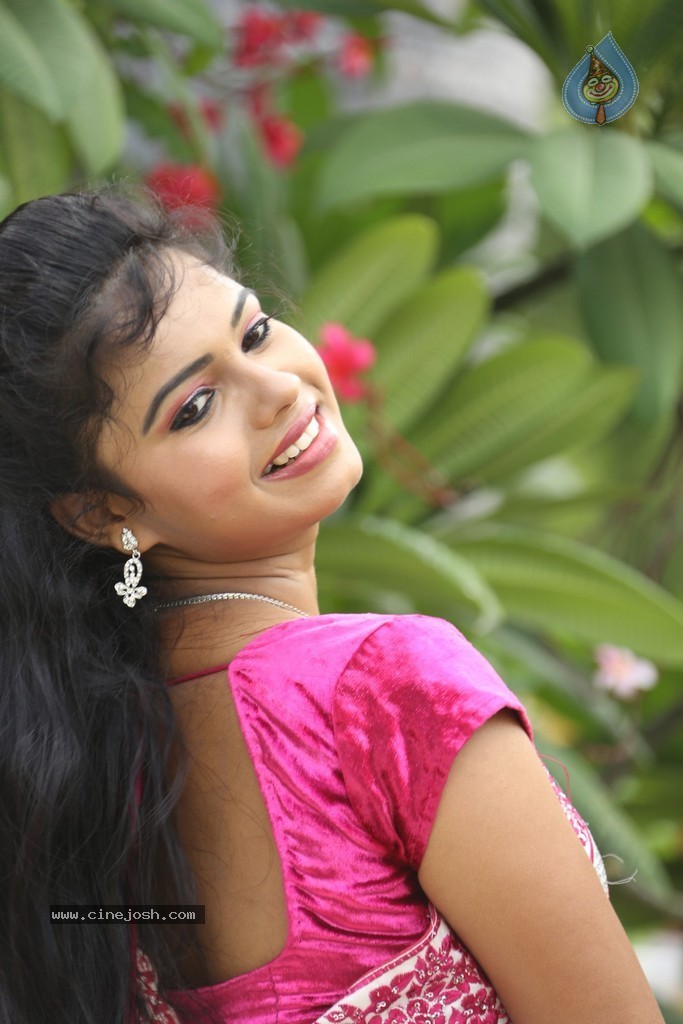 Naveena Jackson New Stills - 6 / 73 photos
