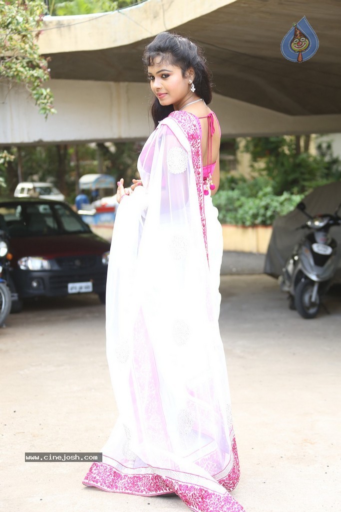 Naveena Jackson New Stills - 11 / 73 photos
