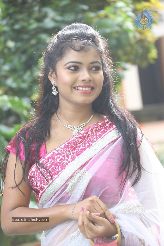 Naveena Jackson New Stills - 12 / 73 photos