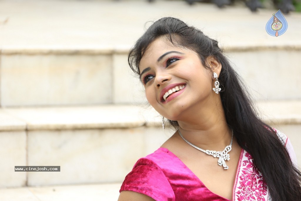 Naveena Jackson New Stills - 22 / 73 photos