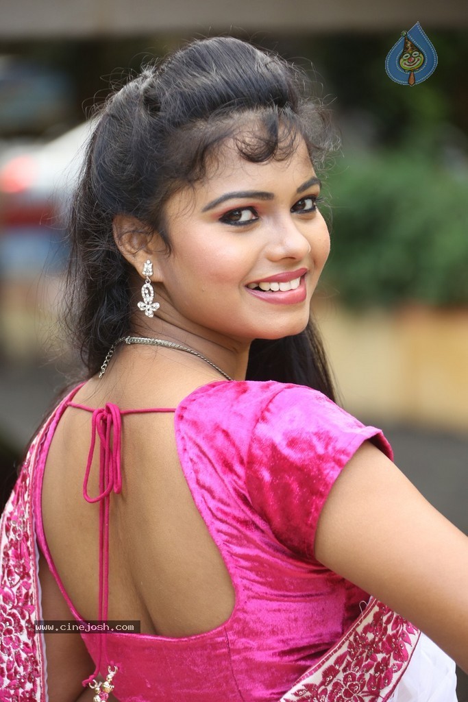 Naveena Jackson New Stills - 31 / 73 photos