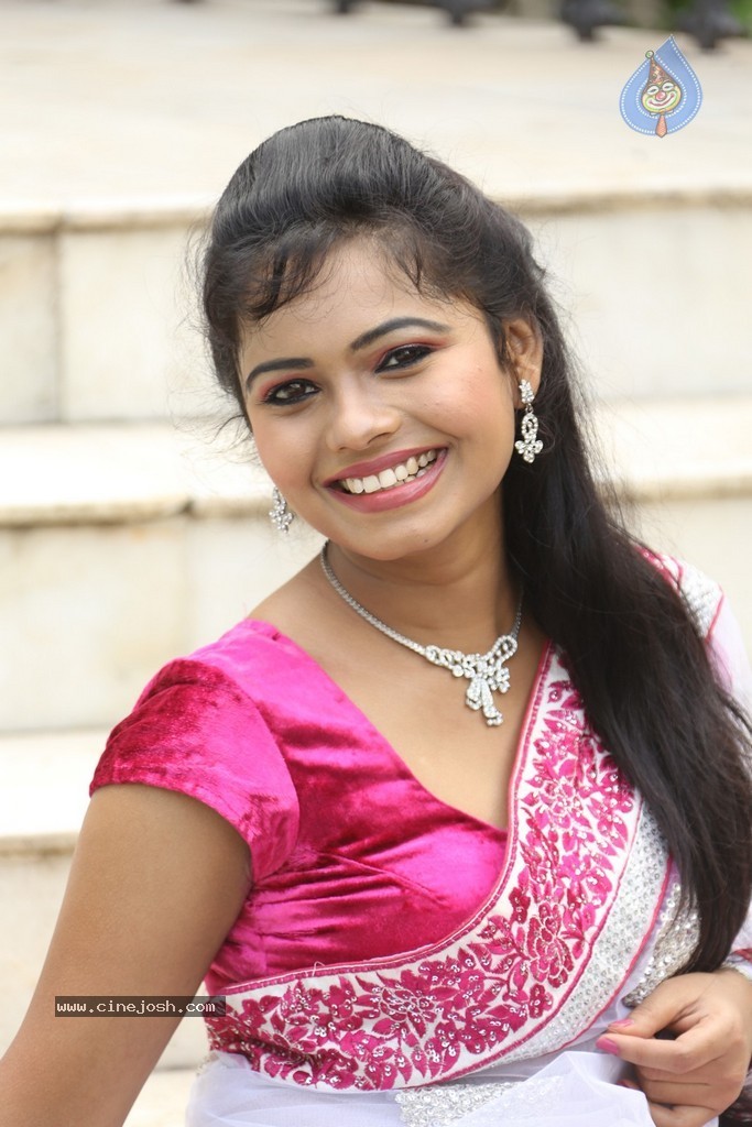 Naveena Jackson New Stills - 33 / 73 photos