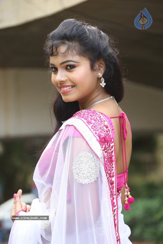 Naveena Jackson New Stills - 36 / 73 photos