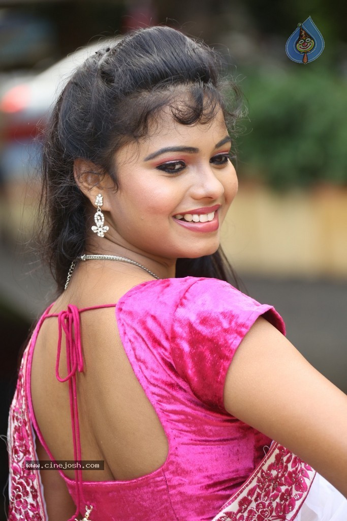 Naveena Jackson New Stills - 37 / 73 photos