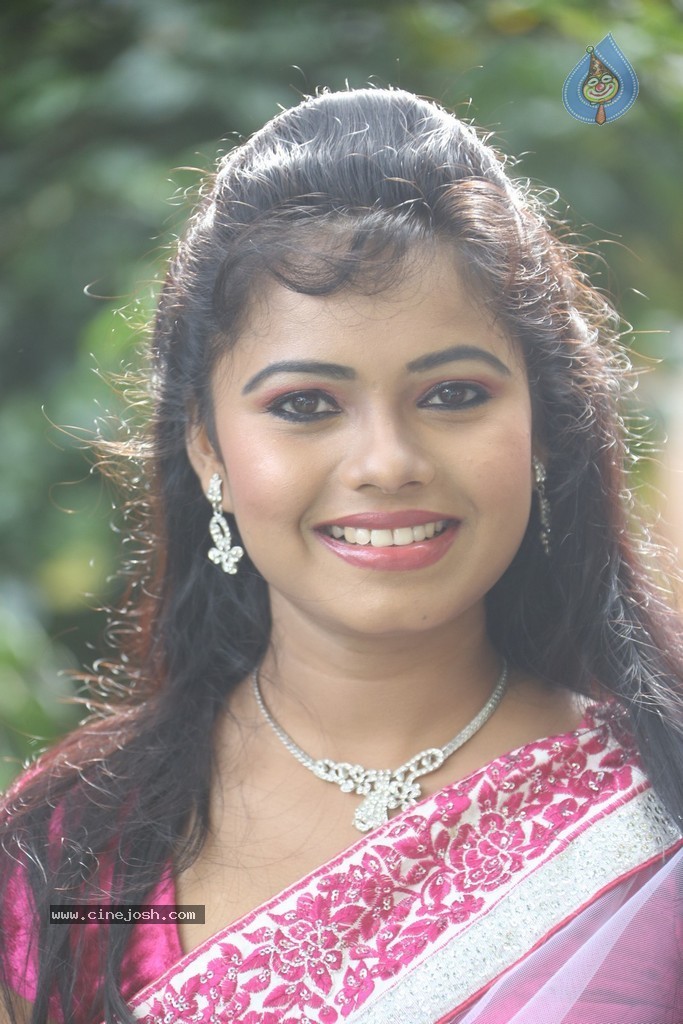Naveena Jackson New Stills - 39 / 73 photos