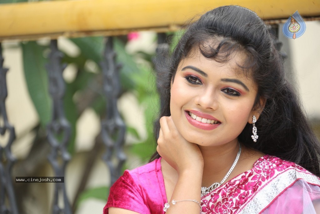 Naveena Jackson New Stills - 40 / 73 photos