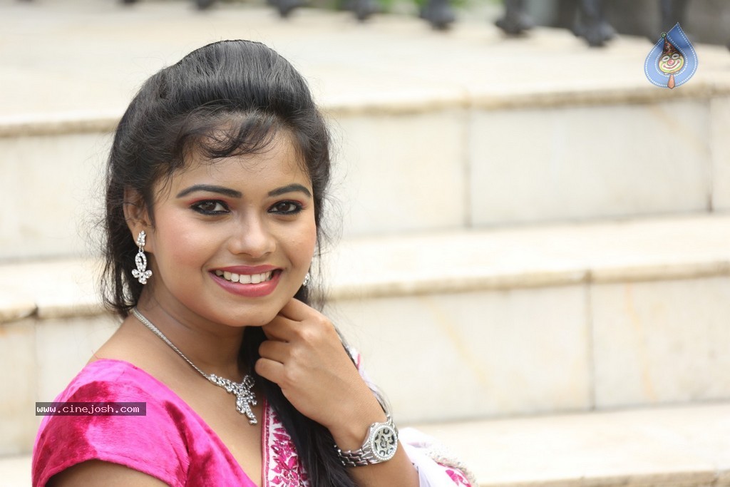 Naveena Jackson New Stills - 44 / 73 photos