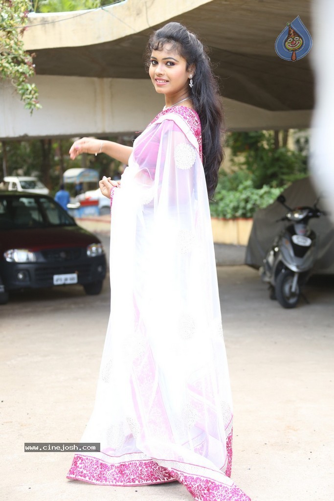 Naveena Jackson New Stills - 57 / 73 photos
