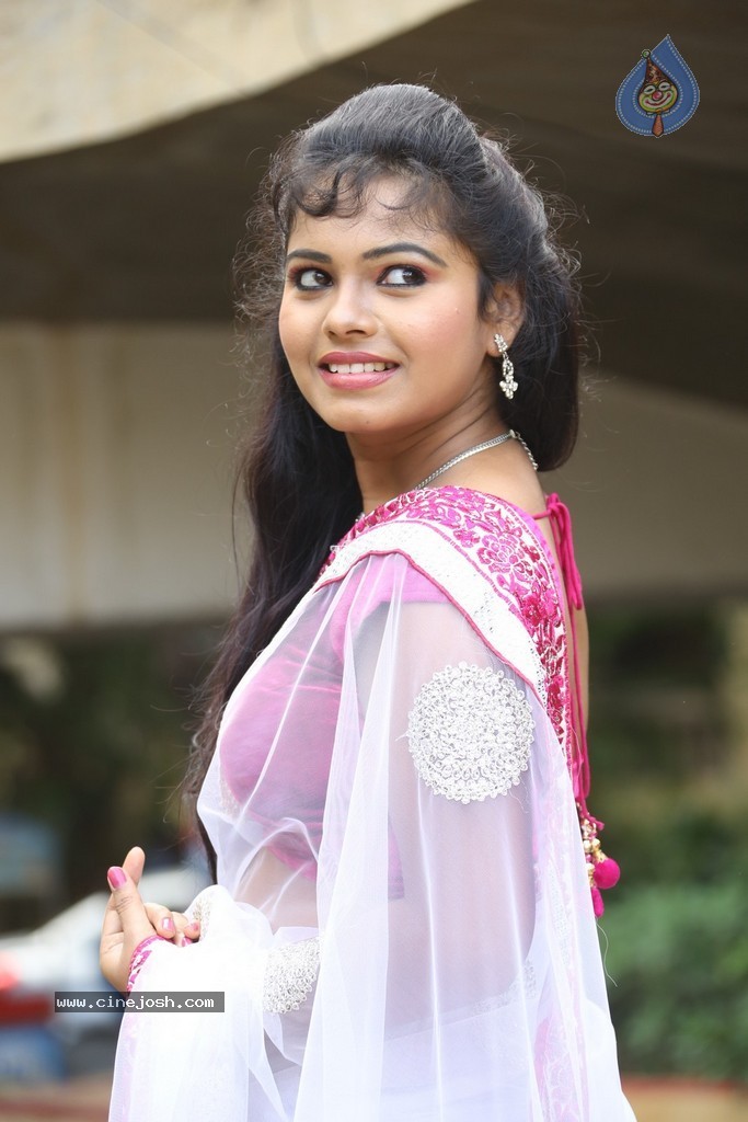 Naveena Jackson New Stills - 60 / 73 photos