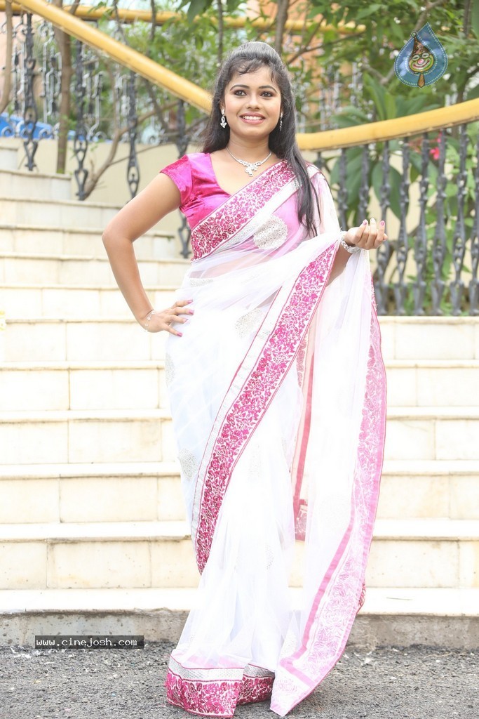 Naveena Jackson New Stills - 63 / 73 photos