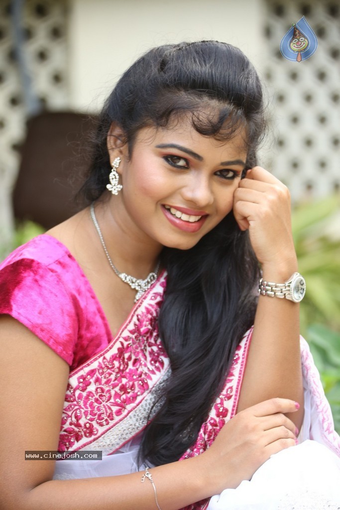 Naveena Jackson New Stills - 72 / 73 photos