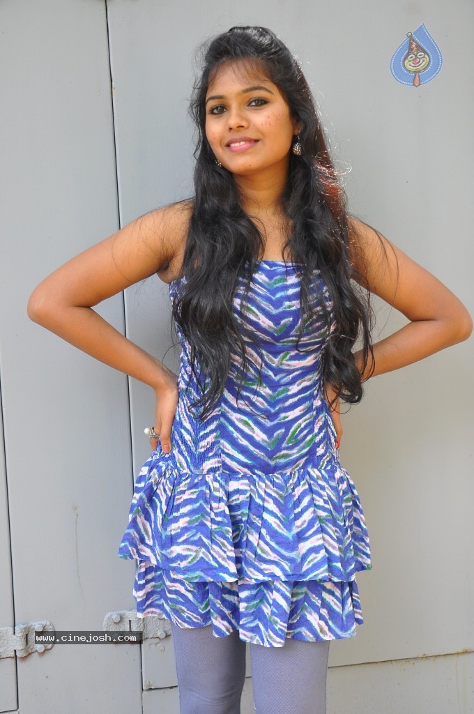 Naveena Jackson New Stills - 22 / 105 photos