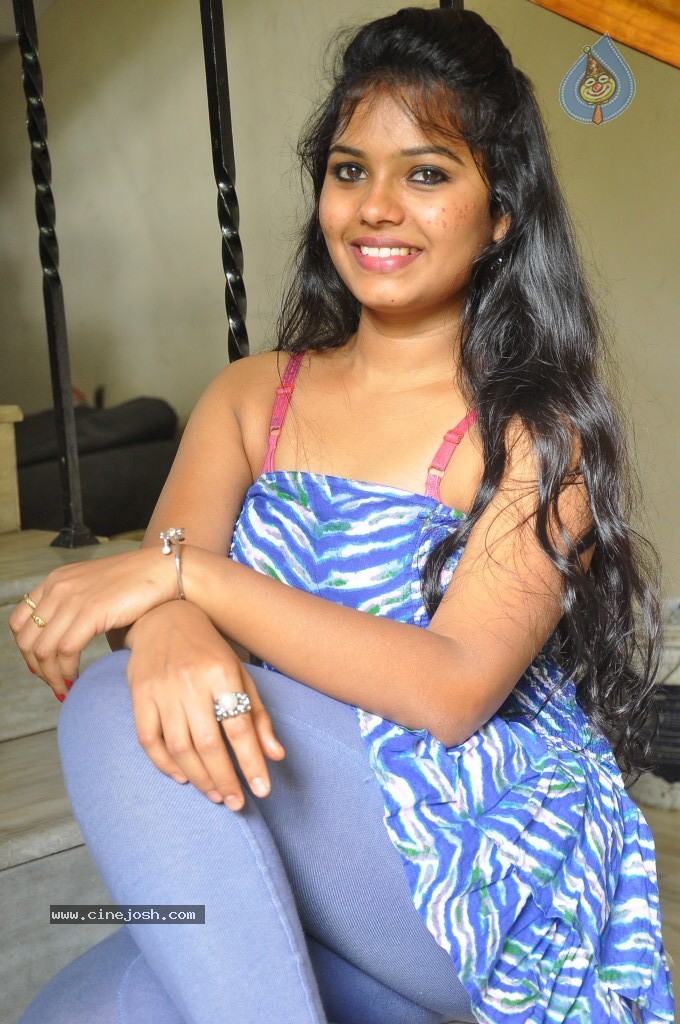 Naveena Jackson New Stills - 23 / 105 photos