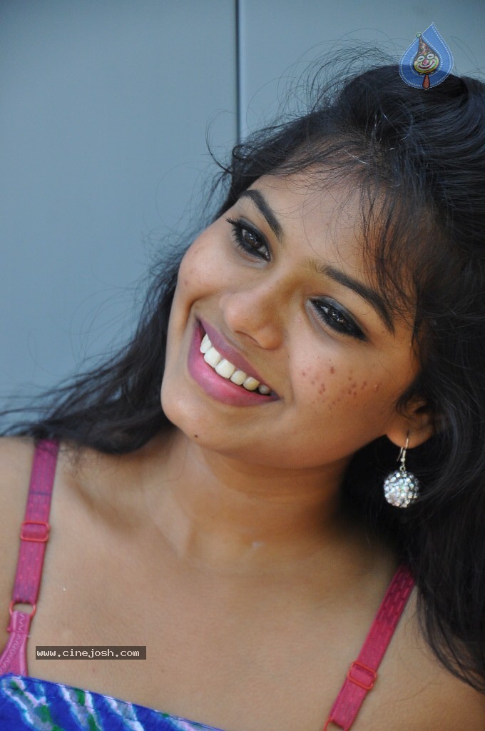 Naveena Jackson New Stills - 33 / 105 photos