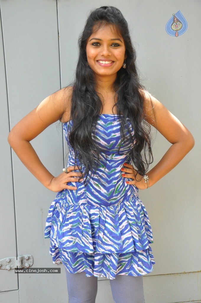 Naveena Jackson New Stills - 35 / 105 photos