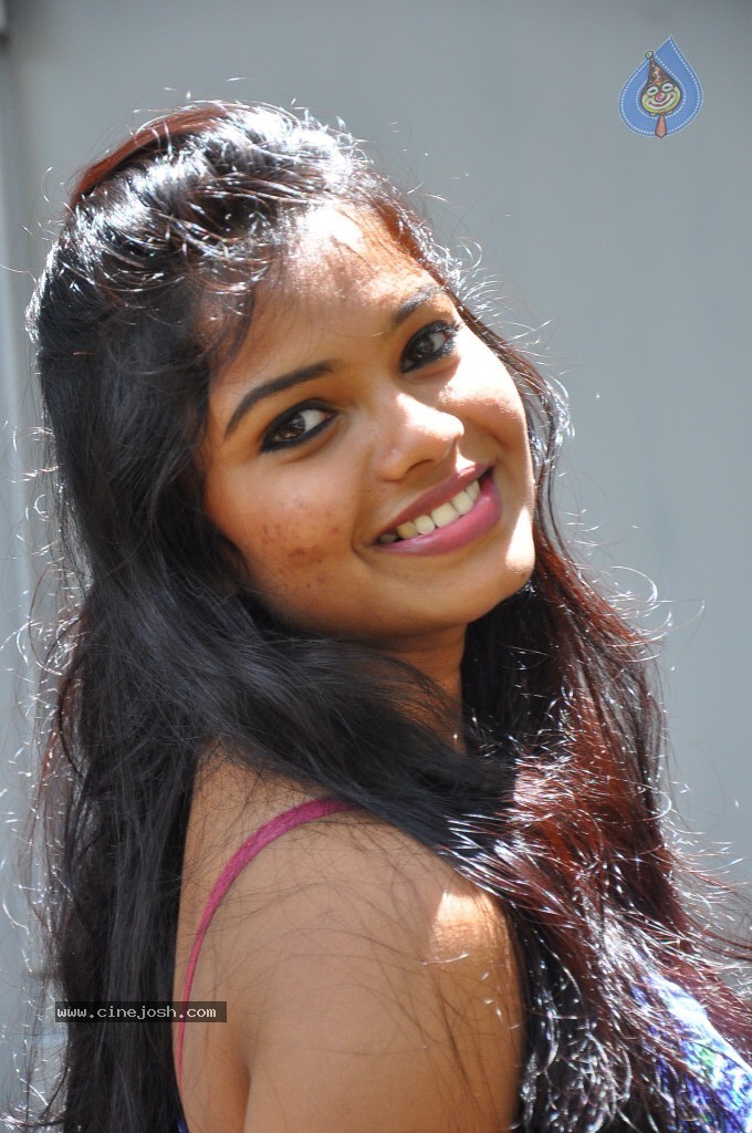 Naveena Jackson New Stills - 43 / 105 photos