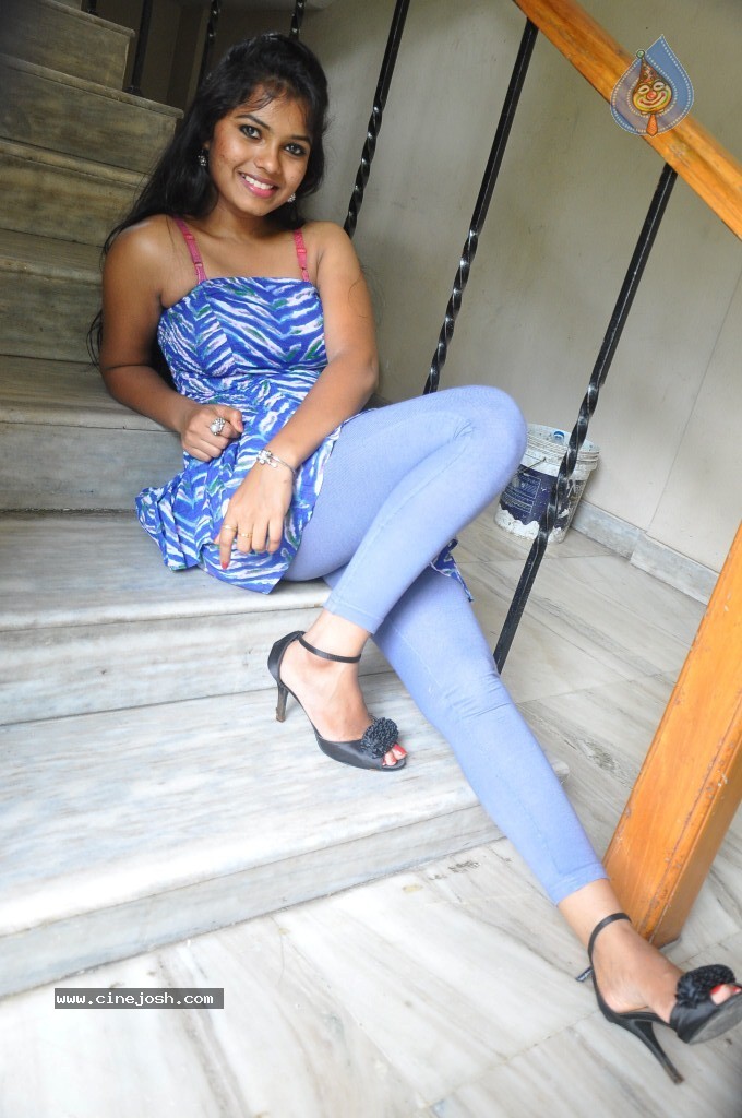 Naveena Jackson New Stills - 49 / 105 photos