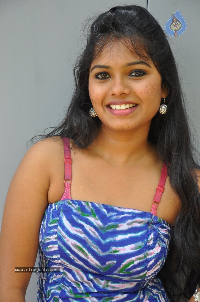 Naveena Jackson New Stills - 51 / 105 photos