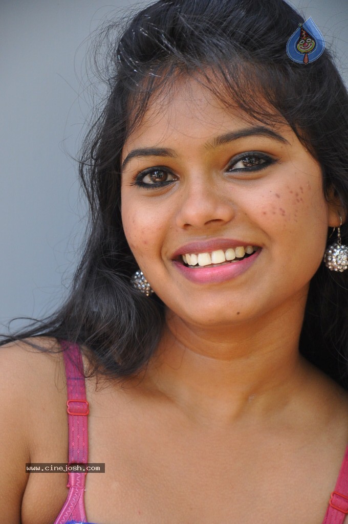 Naveena Jackson New Stills - 64 / 105 photos