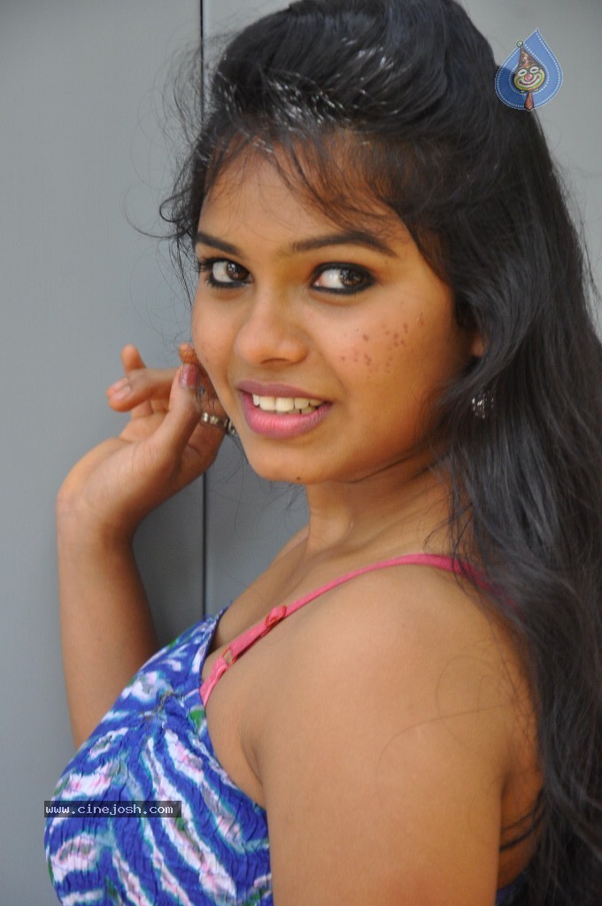 Naveena Jackson New Stills - 66 / 105 photos