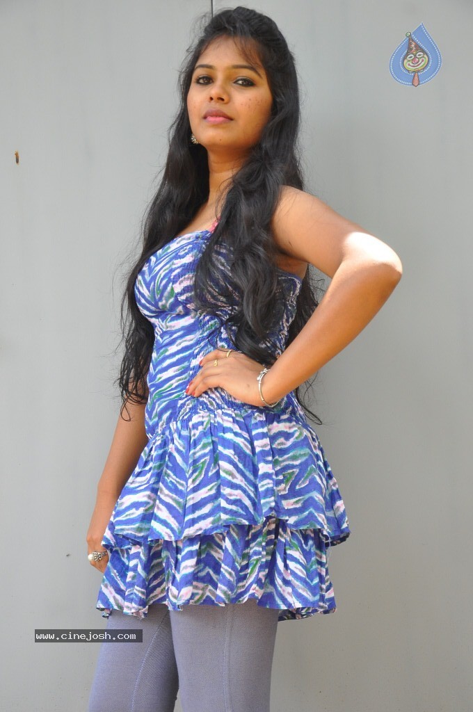 Naveena Jackson New Stills - 68 / 105 photos