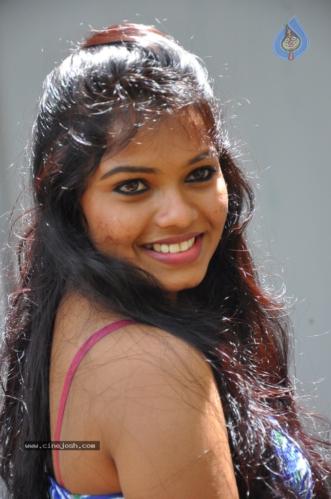 Naveena Jackson New Stills - 76 / 105 photos