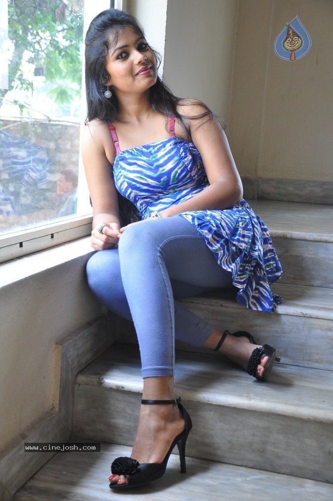 Naveena Jackson New Stills - 80 / 105 photos