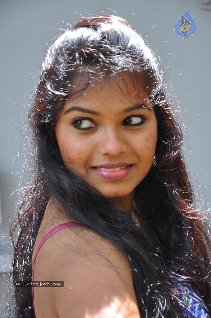 Naveena Jackson New Stills - 85 / 105 photos