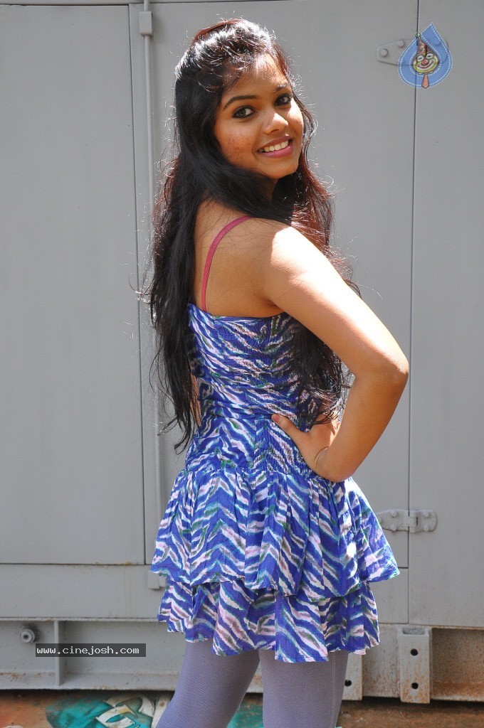 Naveena Jackson New Stills - 90 / 105 photos