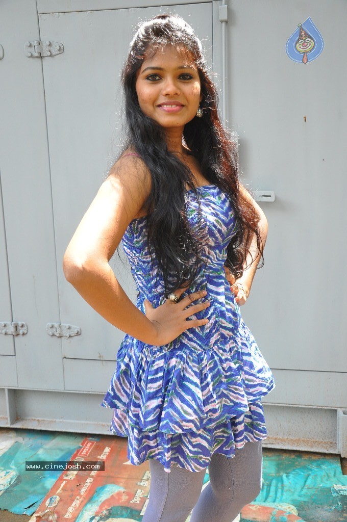 Naveena Jackson New Stills - 92 / 105 photos