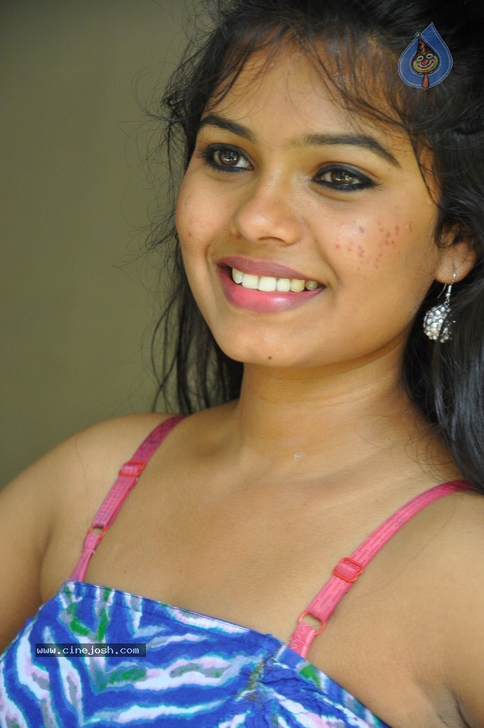 Naveena Jackson New Stills - 99 / 105 photos