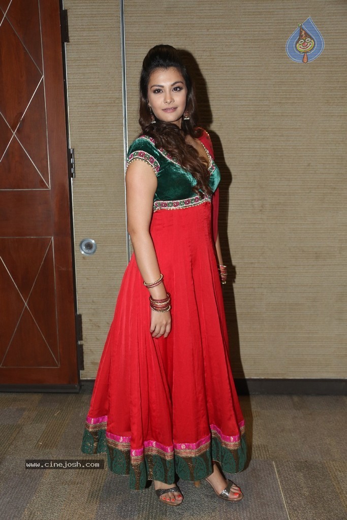 Nazia Hussain New Stills - 67 / 104 photos