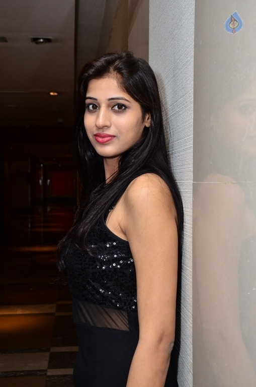 Nazia Khan Latest Photos - 1 / 10 photos