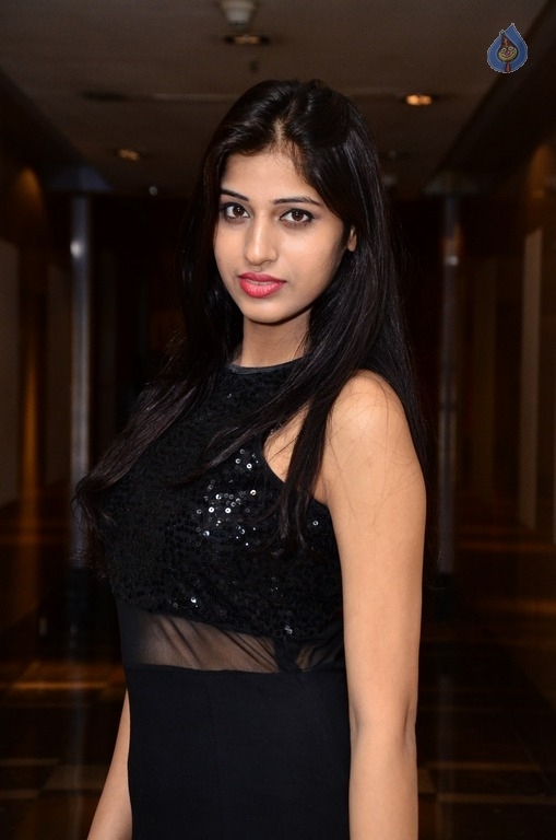 Nazia Khan Latest Photos - 2 / 10 photos