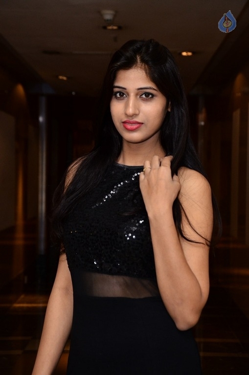 Nazia Khan Latest Photos - 7 / 10 photos