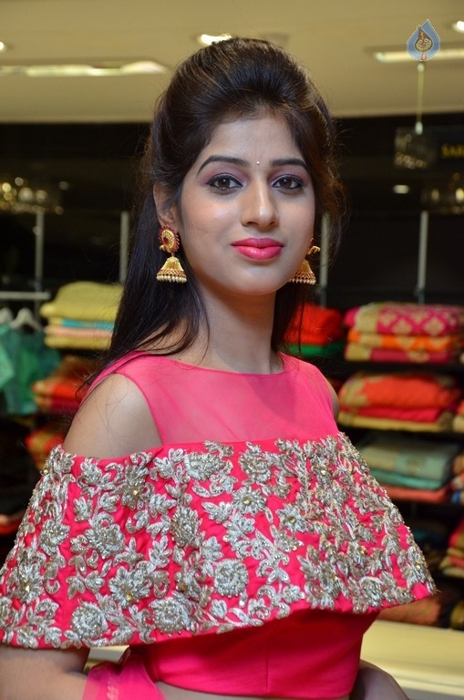 Naziya Khan Latest Pics - 4 / 20 photos