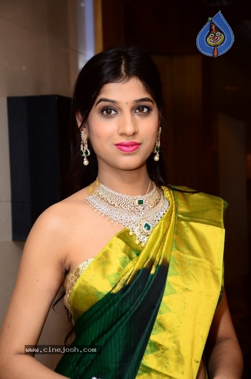 Naziya Khan New Photos - 4 / 8 photos